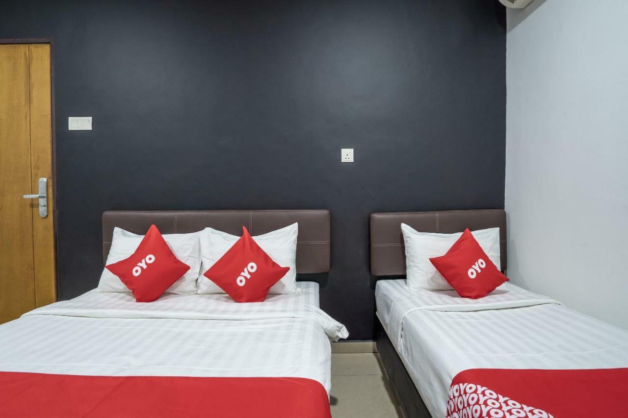 Oyo 1167 Rest And Go Hotel Кланг Екстер'єр фото