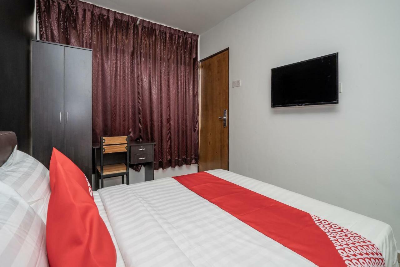 Oyo 1167 Rest And Go Hotel Кланг Екстер'єр фото
